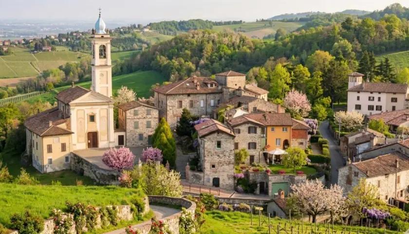 Borgo pittoresco con chiesa e campanile, colline verdi e fiori in primavera. Un luogo incantevole da scoprire, un vero gioiello per chi cerca cosa vedere a Golferenzo.
