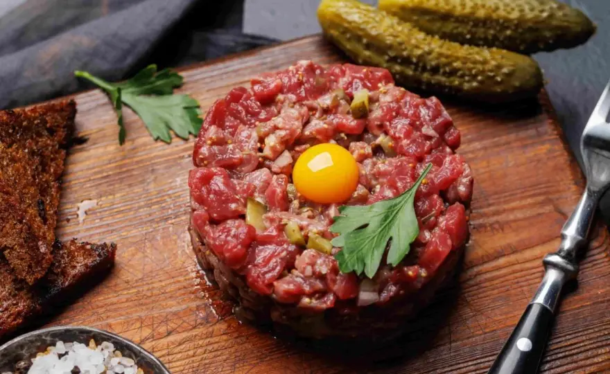 Carne cruda perfetta - Guida completa, tagli e abbinamenti Oltrepò