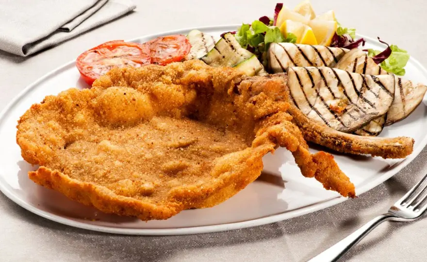 Cotoletta alla milanese - La vera ricetta e i segreti per farla perfetta