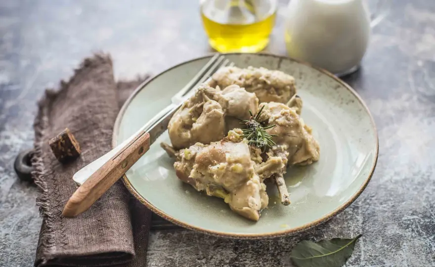 Coniglio al Latte Perfetto - La Ricetta Segreta per un Piatto Tenero