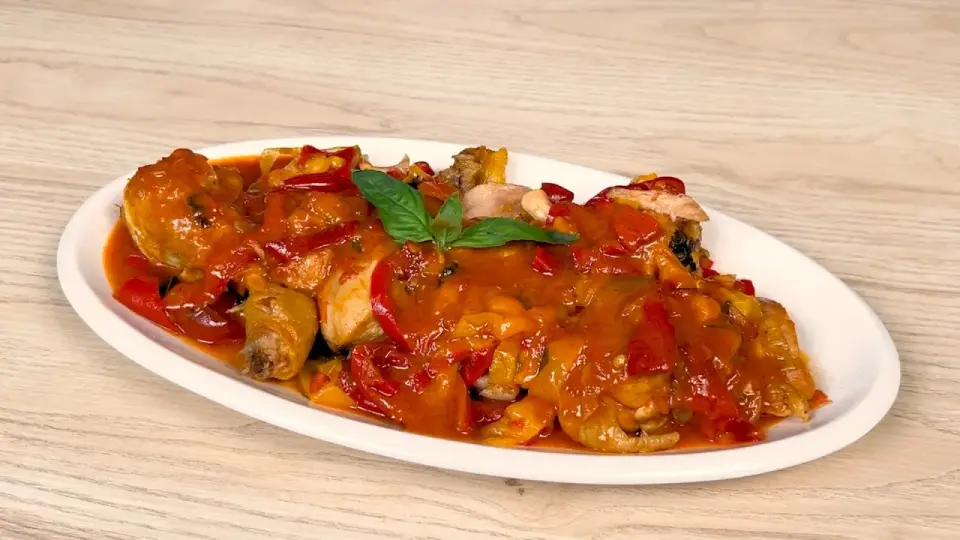 Pollo con peperoni alla romana, morbido e saporito